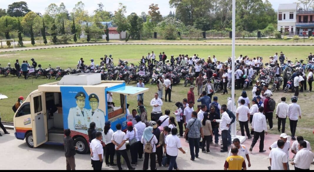Pemkab Dairi melalui Badan Pendapatan Daerah menggelar apel kendaraan dinas untuk pengecekan kesesuaian fisik dengan dokumen administrasi serta kewajiban pajak, Rabu (2/9/2026). (istimewa)