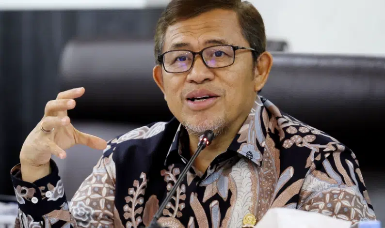 Ketua BAM DPR RI Ahmad Heryawan memimpin pembahasan aspirasi daerah terkait persoalan pertanahan dan kawasan hutan dalam Rapat Dengar Pendapat Umum di Jakarta. (Foto Dok. Arifman/Karisma)