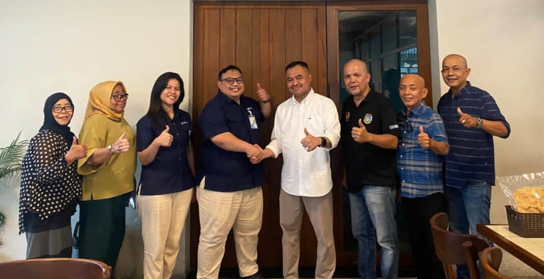 Ketua PWI Sumut Farianda Putra Sinik bersama jajaran pengurus saat bertemu pihak BPJS Ketenagakerjaan membahas perpanjangan kerja sama perlindungan jaminan sosial bagi anggota PWI Sumut di Medan, Selasa (15/9/2026).