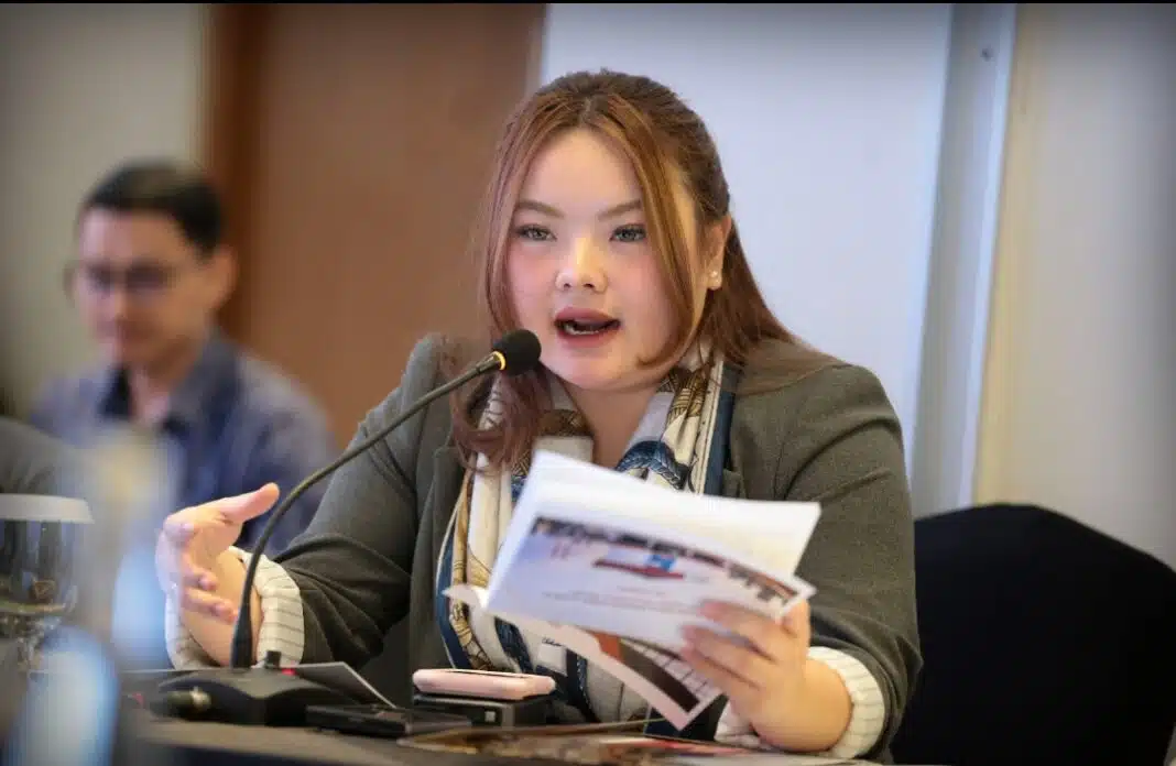 Hillary Brigitta Lasut Soroti Pengawasan OJK dan Penagihan Pihak Ketiga — Anggota Komisi XI DPR RI Hillary Brigitta Lasut meminta OJK memperkuat pengawasan terhadap praktik penagihan perusahaan jasa keuangan melalui pihak ketiga serta memastikan kebijakan KUR dapat lebih dirasakan masyarakat Sulawesi Utara. (Foto Dok. Mario/sai)