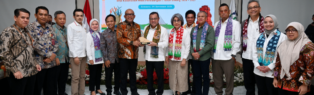 Anggota Komisi IX DPR RI Gamal menyoroti dampak penonaktifan peserta PBI-JK terhadap kemampuan fiskal pemerintah daerah saat Kunjungan Kerja Spesifik Komisi IX DPR RI ke Kantor BPJS Kesehatan Cabang Surabaya, Jumat (4/9/2026). (Foto: Bunga/jk)