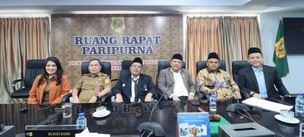 Bupati Dairi Vickner Sinaga bersama pimpinan DPRD, juga didampingi Sekda dan Kadis Kominfo memastikan akan memberikan perawatan dan perhatian penuh termasuk jaminan pendidikan kepada AGP dan AP. Pernyataan disampaikan Bupati di gedung DPRD, Senin (31/8/2026). (Istimewa)