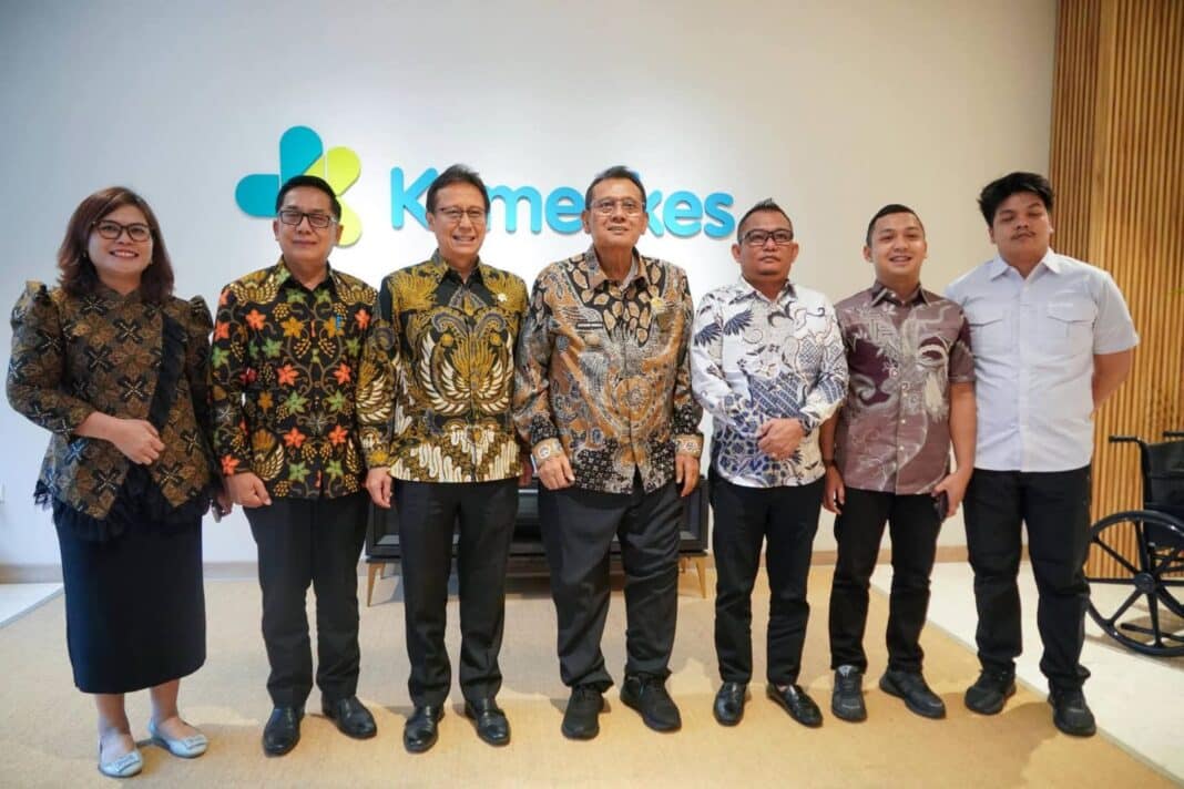 Bupati Dairi Vickner Sinaga didampingi Kadis Kesehatan dan Direktur RSUD Sidikalang menemui Menteri Kesehatan Budi Gunadi Sadikin untuk mengajukan berbagai usulan dalam rangka peningkatan kualitas dan perluasan jangkauan layanan kesehatan di Dairi. (Istimewa)