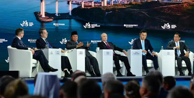 Presiden Prabowo Subianto menghadiri Eastern Economic Forum (EEF) ke-11 di Far Eastern Federal University, Vladivostok, Rusia, Kamis, 3 September 2026, sebagai tamu kehormatan utama atas undangan Presiden Vladimir Putin. Prabowo menegaskan Samudra Pasifik harus menjadi penghubung untuk memperkuat kerja sama ekonomi Indonesia dan Rusia. (Foto Dok.BPMI Setpres)