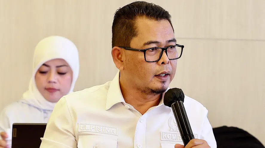 Anggota Komisi XII DPR RI Elpisina menyampaikan pandangannya mengenai pembahasan RUU Migas seusai agenda Kunjungan Kerja Komisi XII DPR RI di Sulawesi Selatan, Jumat (4/9/2026). Pembaruan regulasi diarahkan untuk menata dan merestrukturisasi tata kelola migas dari sektor hulu hingga hilir. (Foto Dok. Karisma/jk)