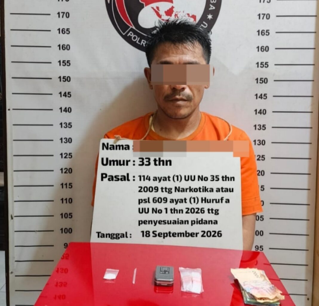 Petugas Satres Narkoba Polres Labuhanbatu mengamankan seorang pria berinisial MA alias A beserta barang bukti diduga narkotika jenis sabu di kawasan Rantau Utara. (Ist.deteksi.co Dok. Dia)