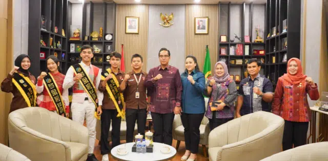 Wali Kota Medan Rico Tri Putra Bayu Waas menerima audiensi jajaran Mercy Corps Indonesia di Rumah Dinas Wali Kota Medan, Jumat (18/9/2026), membahas penguatan pembinaan UMKM secara menyeluruh dari ide bisnis hingga akses permodalan.