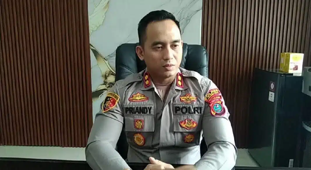 Kapolres Mandailing Natal menangani penyelidikan penemuan anak perempuan berusia 7 tahun yang meninggal dunia di Desa Pasar Baru Malintang, Kecamatan Bukit Malintang, Kamis (1/10/2026).
