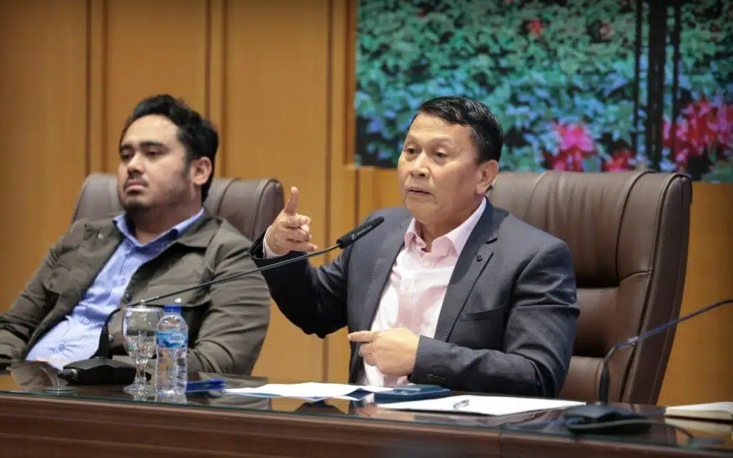 Anggota DPR RI Mardani Ali Sera saat diskusi Dialektika Demokrasi bertema “Mengupas Dua Tahun Pemerintahan Prabowo, Kebijakan yang Berpihak pada Rakyat, Ekonomi Kuat, hingga Kemandirian Nasional” di Kompleks Parlemen, Senayan, Jakarta, Kamis (22/10/2026). Foto: Mario/mrs.