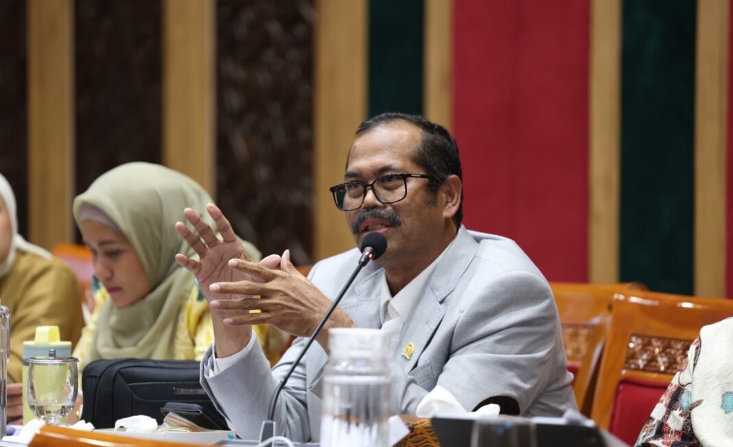 Anggota Komisi X DPR RI Furtasan Ali Yusuf mendorong penyatuan status seluruh pendidik menjadi “Guru Indonesia” dalam pembahasan RUU Sisdiknas.(Foto: Sari/sai)