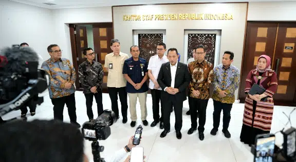 Kepala Staf Kepresidenan Jenderal Polisi Listyo Sigit Prabowo memimpin rapat koordinasi percepatan peningkatan kelas RSUD Batch 3 dan 4 di Gedung Bina Graha, kompleks Istana Kepresidenan, Jakarta, Kamis (15/10/2026). KSP mengawal penyelesaian pembangunan dengan target waktu tersisa 77 hari.
