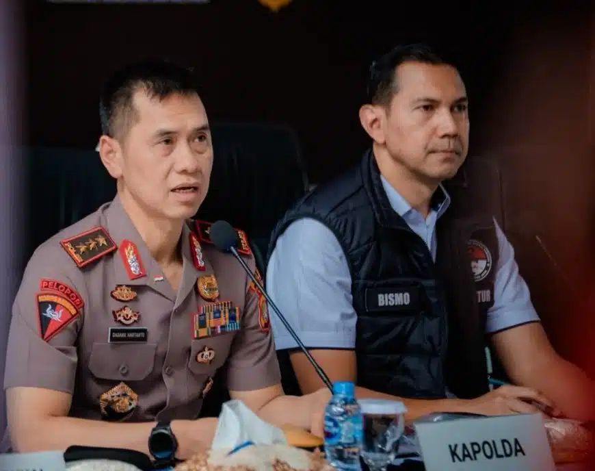 Kapolda Metro Jaya Tegaskan Pemberantasan Narkoba Harus Diiringi Pencegahan Kapolda Metro Jaya Komjen Pol. Prof. Dr. Dadang Hartanto menegaskan pemberantasan narkoba perlu diiringi edukasi masyarakat, penguatan ketahanan sosial, dan penataan lingkungan untuk mencegah peredaran narkotika berulang. (Foto Dok. Bid Humas Polda Jatim)