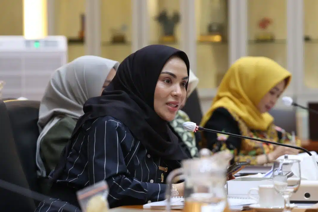Anggota Komisi IX DPR RI Ranny Fahd Arafiq mendorong pemerintah memperkuat pencegahan kebakaran hutan dan lahan serta meningkatkan kesiapan layanan kesehatan untuk melindungi masyarakat dari dampak asap karhutla. (Foto: Sari/Karisma)