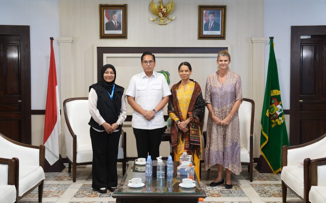 Wali Kota Medan Rico Tri Putra Bayu Waas menerima audiensi Kepala Perwakilan UNHCR Indonesia Adriani Wahjanto bersama jajaran di Balai Kota Medan, Rabu (28/10/2026). Pertemuan membahas penguatan koordinasi penanganan pengungsi dengan memperhatikan aspek kemanusiaan, kepatuhan terhadap hukum, serta keamanan dan ketertiban masyarakat.