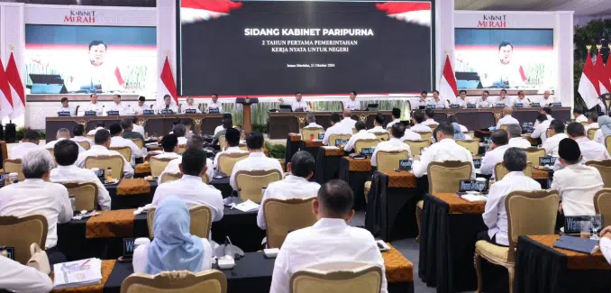 Presiden Prabowo Subianto memimpin Sidang Kabinet Paripurna di Kompleks Istana Kepresidenan, Jakarta, Rabu (21/10/2026). Dalam sidang tersebut, Presiden menekankan penguatan ketahanan nasional, swasembada pangan, kemandirian energi, serta pengusutan dugaan pelanggaran dalam kasus karhutla.(Foto Dok. BPMI Setpres)