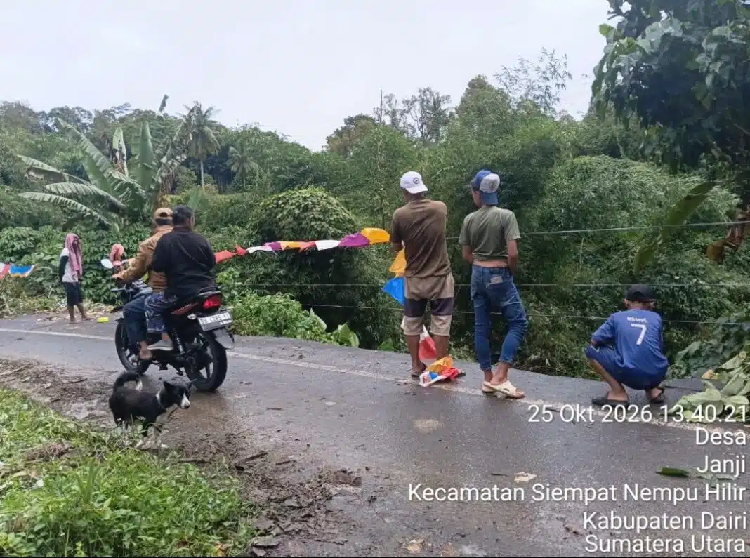 Tim BPBD Dairi melakukan peninjauan dan inventarisasi dampak banjir dan longsor, seiring meningkatnya intensitas hujan di wilayah kabupaten Dairi, sekitar satu pekan terakhir. (istimewa)