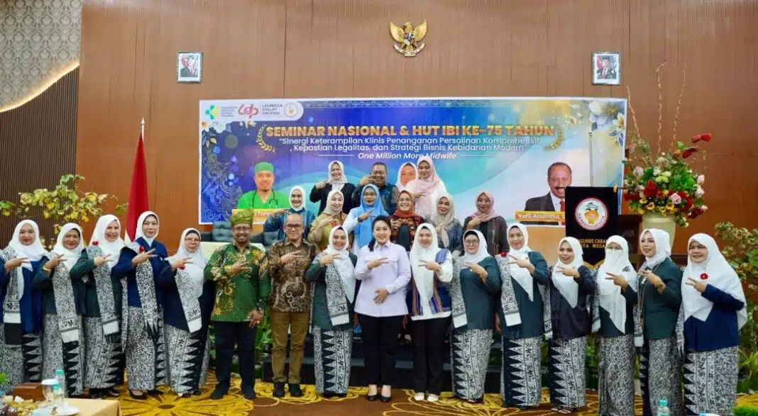 Ketua TP PKK Kota Medan Airin Rico Waas menghadiri peringatan HUT ke-75 Ikatan Bidan Indonesia (IBI) Kota Medan di Hotel Grand Kanaya, Sabtu (31/10/2026).