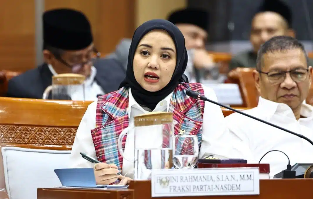 Anggota Komisi VIII DPR RI Dini Rahmania mendesak evaluasi menyeluruh terhadap sistem komando dan prosedur keselamatan petugas setelah empat orang meninggal dunia dalam upaya pemadaman karhutla di kawasan Taman Nasional Bromo Tengger Semeru.(Foto: Farhan/Karisma)